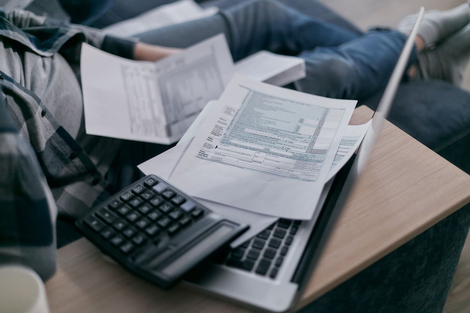 Freelancing Tips: Rates, Contracts, and Taxes in the US