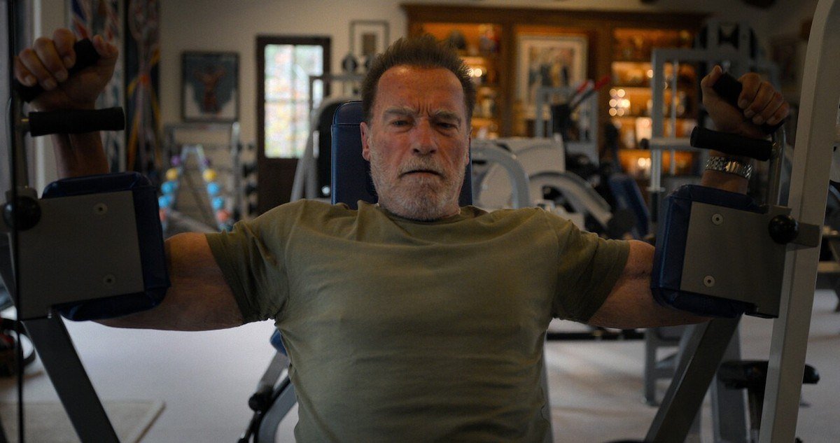 Arnold Schwarzenegger working out